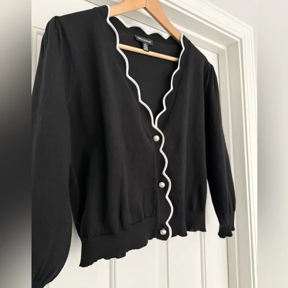 NWOT Scallop Trim Cardigan with Faux Pearls, Cap Sleeve - Picture 5 of 8